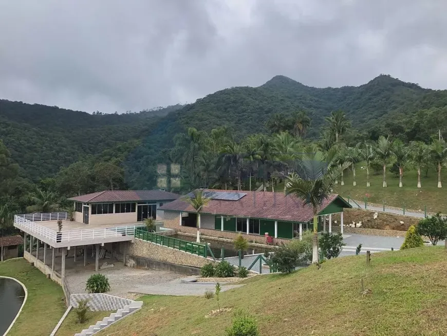 Foto 1 de Fazenda/Sítio com 4 Quartos à venda, 30000m² em Rio Novo, Águas Mornas