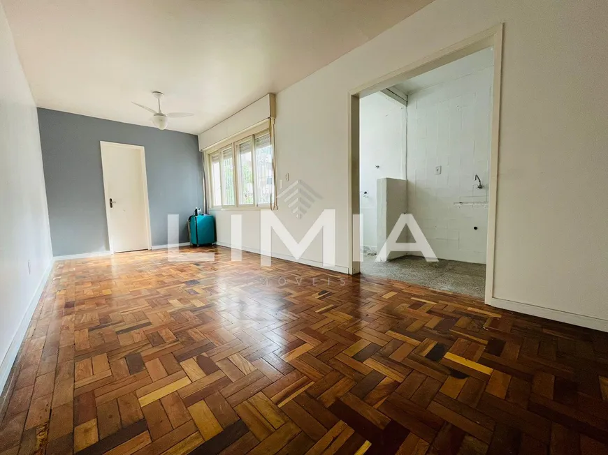 Foto 1 de Apartamento com 1 Quarto à venda, 32m² em Passo da Areia, Porto Alegre