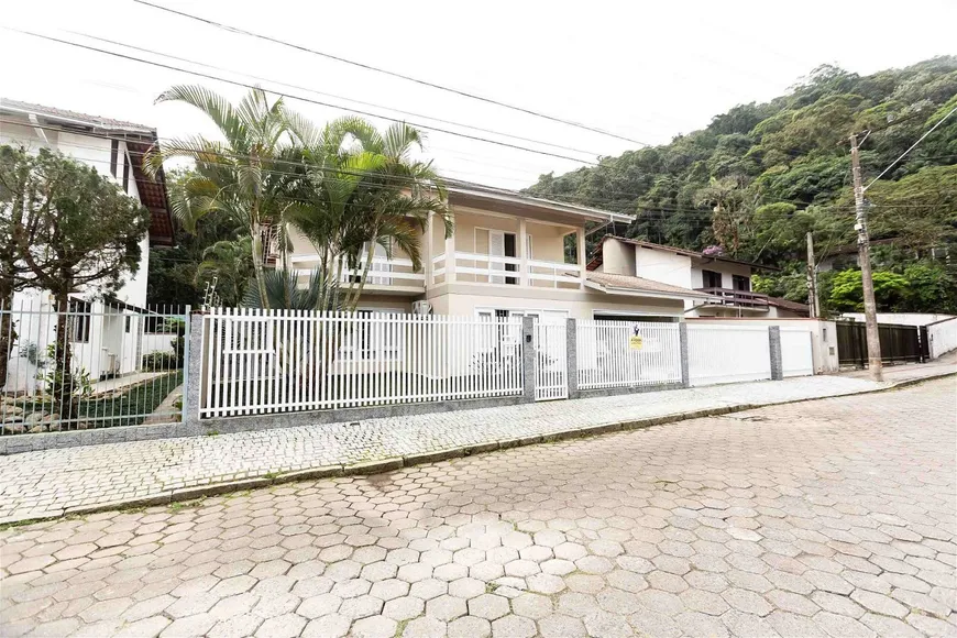 Foto 1 de Casa de Condomínio com 4 Quartos à venda, 290m² em América, Joinville