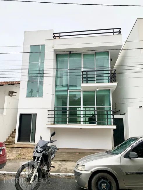 Foto 1 de Casa com 3 Quartos para alugar, 233m² em Cavaleiros, Macaé