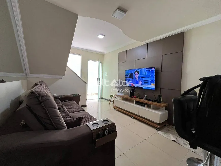 Foto 1 de Casa com 2 Quartos à venda, 60m² em Santa Mônica, Belo Horizonte