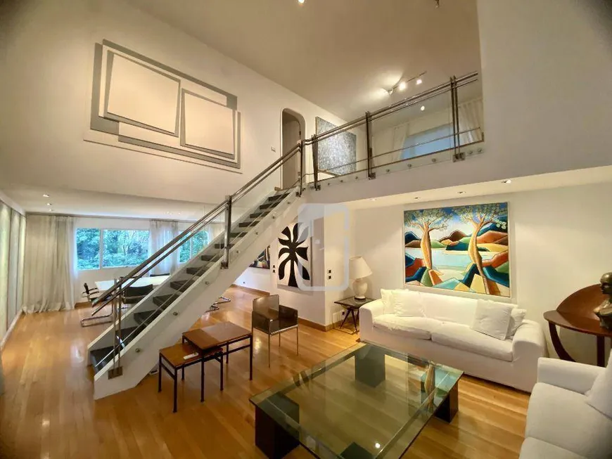 Foto 1 de Apartamento com 3 Quartos à venda, 220m² em Cerqueira César, São Paulo