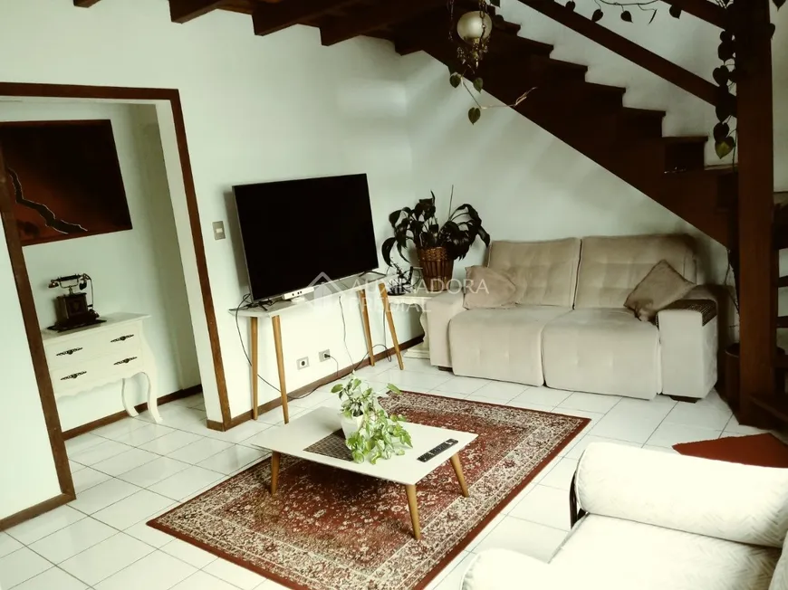 Foto 1 de Casa com 3 Quartos à venda, 120m² em Carianos, Florianópolis