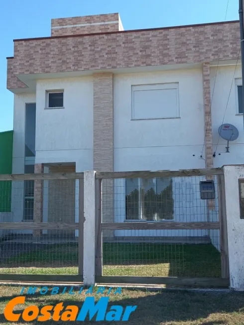 Foto 1 de Sobrado com 4 Quartos à venda, 102m² em Zona Nova, Tramandaí