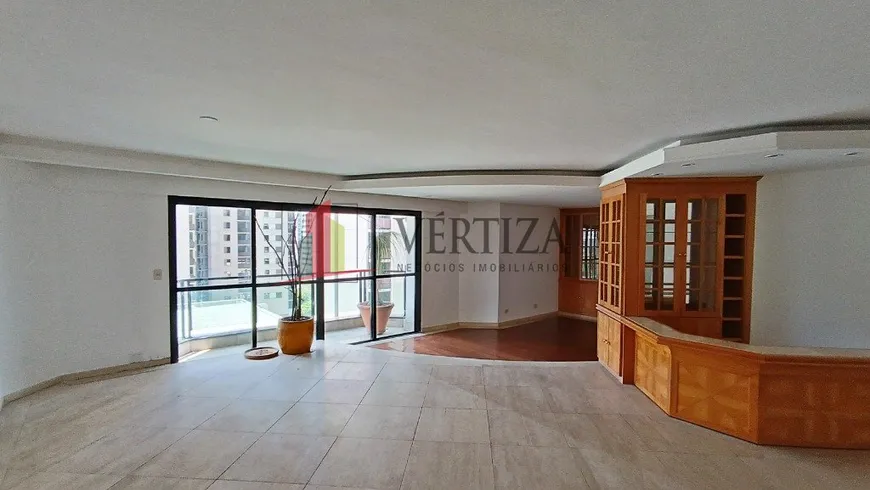 Foto 1 de Apartamento com 4 Quartos à venda, 240m² em Itaim Bibi, São Paulo