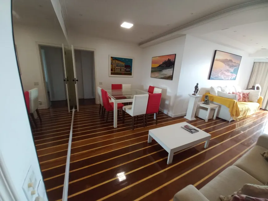 Foto 1 de Apartamento com 3 Quartos para alugar, 180m² em Copacabana, Rio de Janeiro