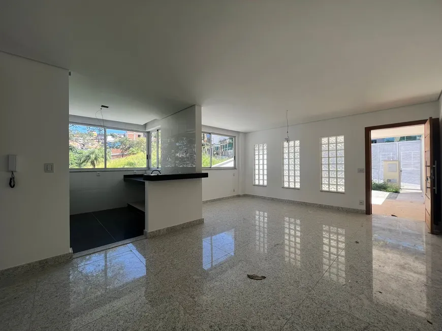 Foto 1 de Casa com 4 Quartos à venda, 320m² em Buritis, Belo Horizonte