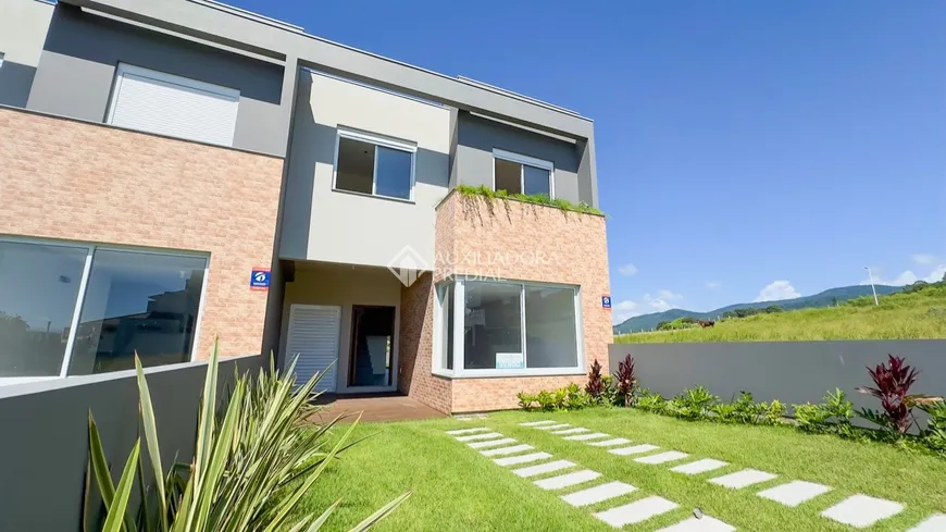 Foto 1 de Sobrado com 3 Quartos à venda, 146m² em Ferraz, Garopaba