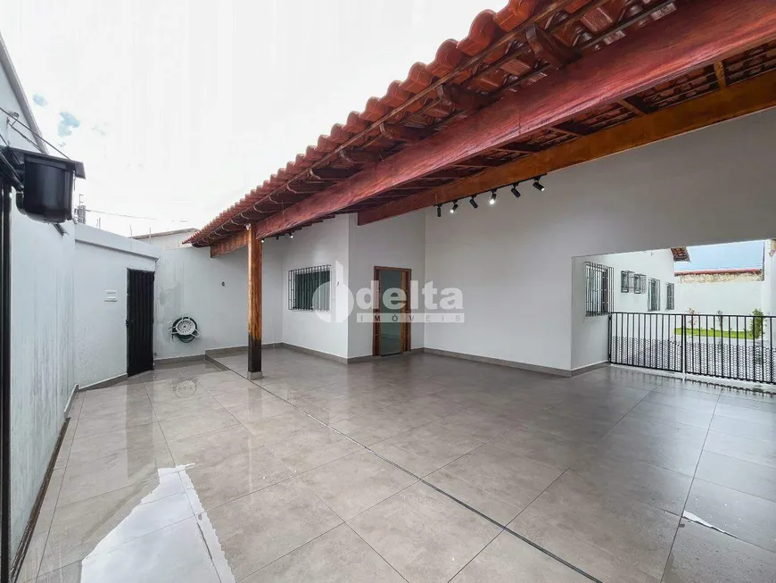 Foto 1 de Casa com 3 Quartos à venda, 120m² em Alto Umuarama, Uberlândia