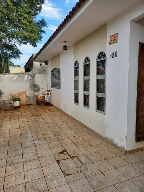 Foto 1 de Casa com 3 Quartos à venda, 469m² em Jardim Alvorada, Maringá