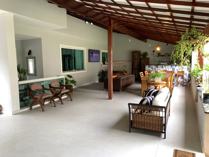 Foto 1 de Casa com 3 Quartos à venda, 625m² em Centro, Nilópolis