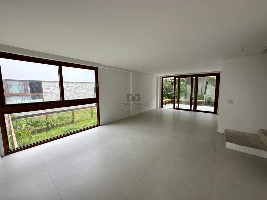 Foto 1 de Casa de Condomínio com 3 Quartos à venda, 258m² em Poço, Recife