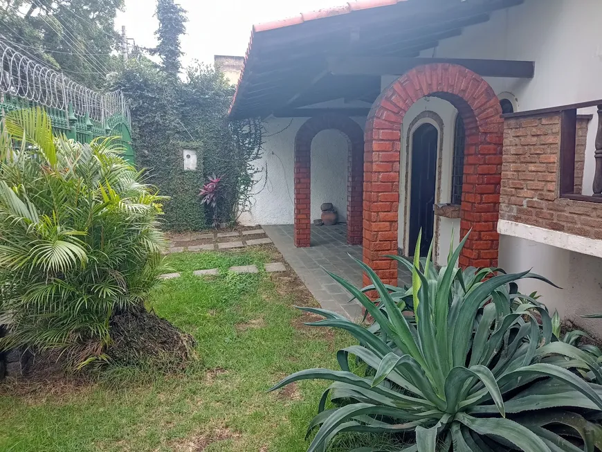 Foto 1 de Casa com 4 Quartos à venda, 360m² em Jardim Vinte e Cinco de Agosto, Duque de Caxias