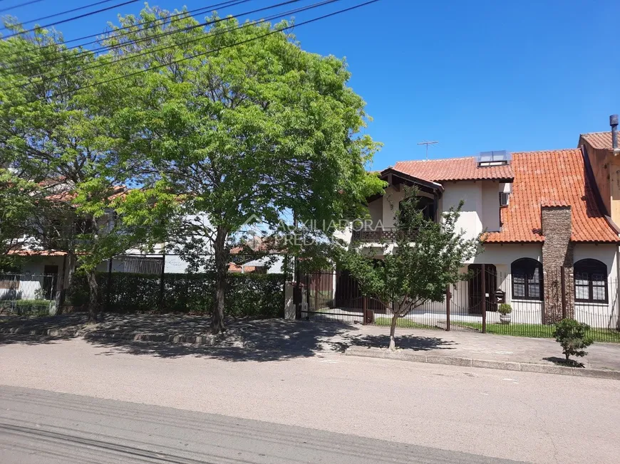 Foto 1 de Casa com 5 Quartos à venda, 287m² em Jardim Itú Sabará, Porto Alegre