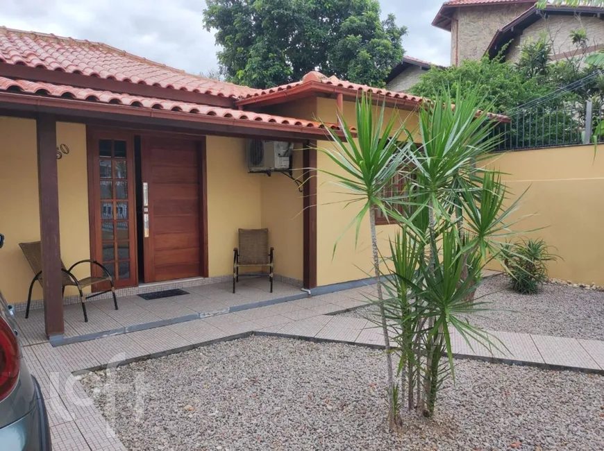 Foto 1 de Casa com 4 Quartos à venda, 150m² em Balneário, Florianópolis