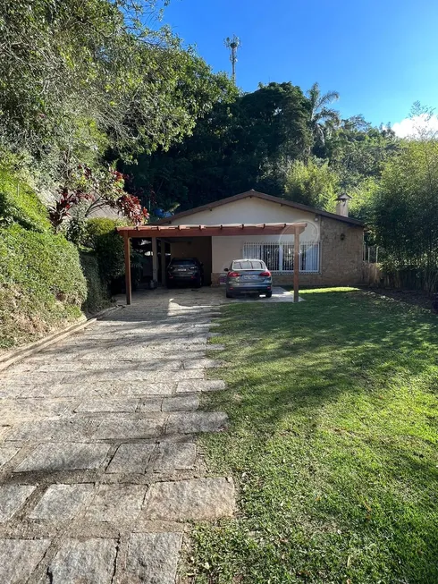 Foto 1 de Casa com 3 Quartos para venda ou aluguel, 710m² em Valparaiso, Petrópolis