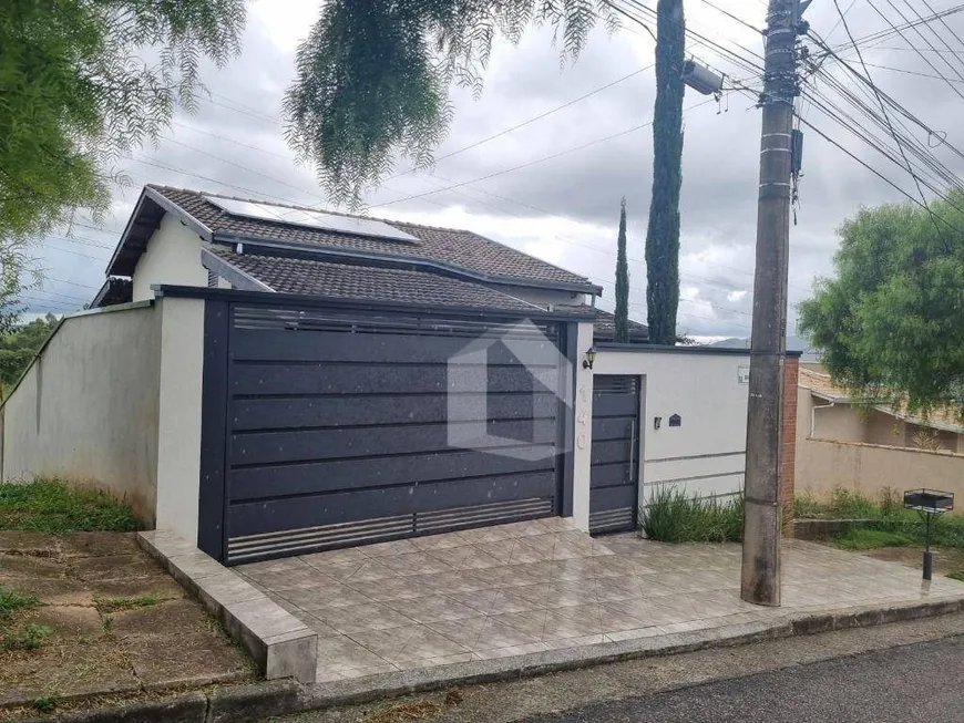 Foto 1 de Casa com 2 Quartos à venda, 174m² em Loteamento Campo das Aroeiras, Poços de Caldas