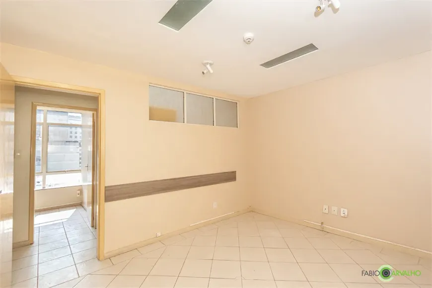 Foto 1 de Sala Comercial para alugar, 37m² em Centro, Porto Alegre