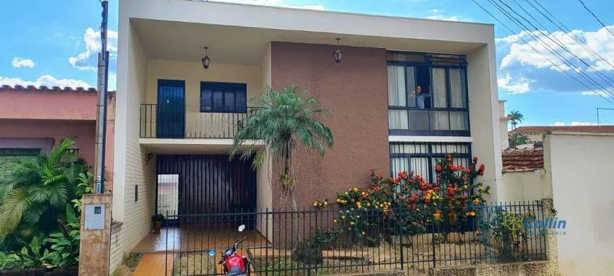 Foto 1 de Casa com 4 Quartos para alugar, 325m² em Jardim Alexandre Campos, Uberaba