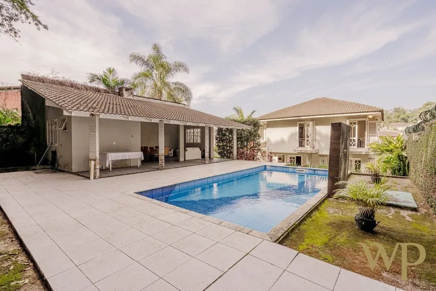 Foto 1 de Casa com 4 Quartos à venda, 340m² em América, Joinville