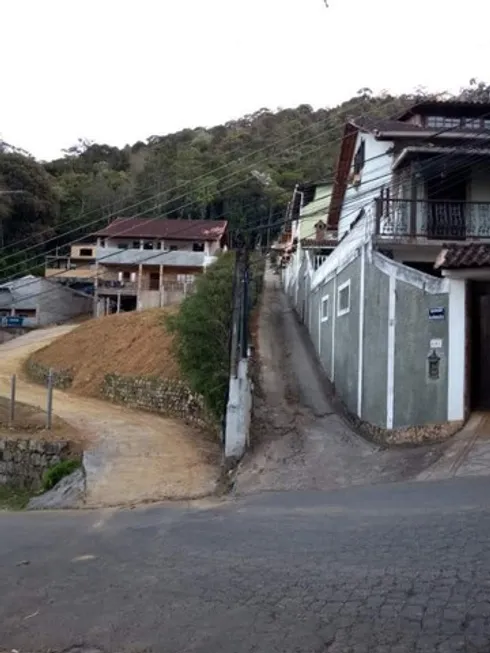 Foto 1 de Lote/Terreno à venda, 2604m² em Mosela, Petrópolis