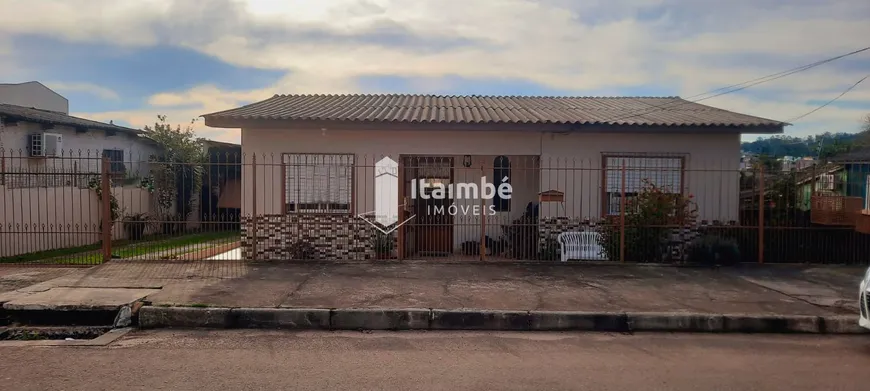 Foto 1 de Casa com 3 Quartos à venda, 100m² em Tomazetti, Santa Maria