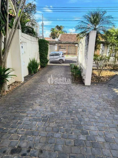 Foto 1 de Casa com 4 Quartos à venda, 200m² em Custódio Pereira, Uberlândia