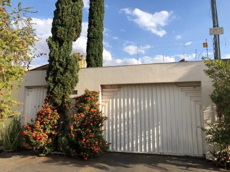 Foto 1 de Casa com 3 Quartos à venda, 145m² em Jardim América, Goiânia