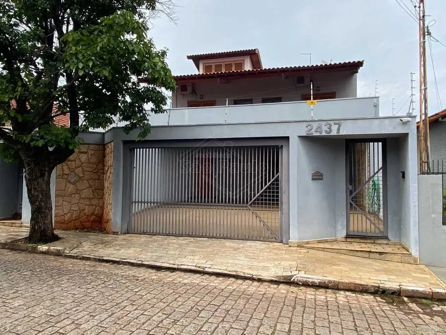 Foto 1 de Sobrado com 3 Quartos à venda, 334m² em Centro, Araraquara