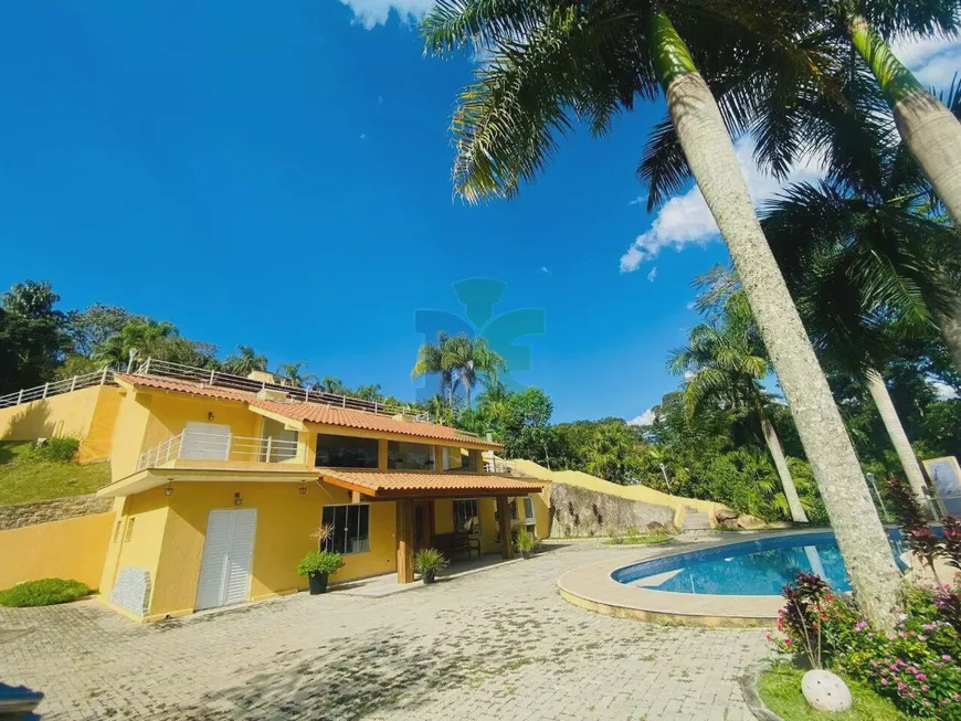 Foto 1 de Fazenda/Sítio com 5 Quartos para venda ou aluguel, 500m² em Chácaras Condomínio Recanto Pássaros II, Jacareí