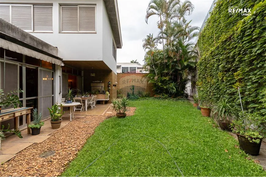 Foto 1 de Casa com 4 Quartos à venda, 317m² em Jardim Guedala, São Paulo