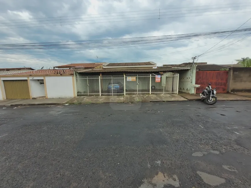 Foto 1 de Casa com 2 Quartos para alugar, 44m² em Jardim Brasília, Uberlândia