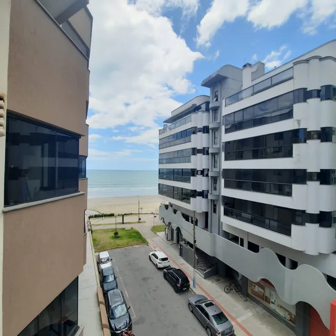 Foto 1 de Apartamento com 3 Quartos para alugar, 107m² em Meia Praia, Itapema