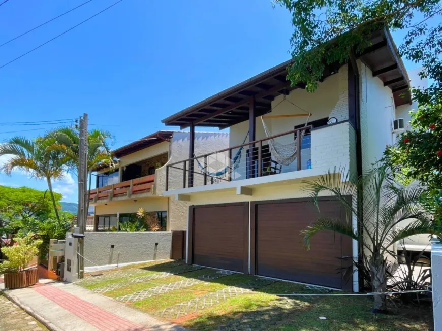 Foto 1 de Casa com 3 Quartos à venda, 173m² em Centro, Garopaba