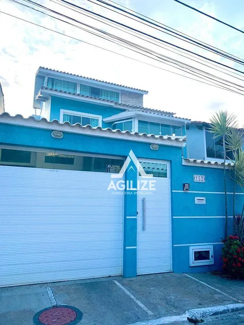 Foto 1 de Casa com 5 Quartos à venda, 180m² em Nova Macaé, Macaé