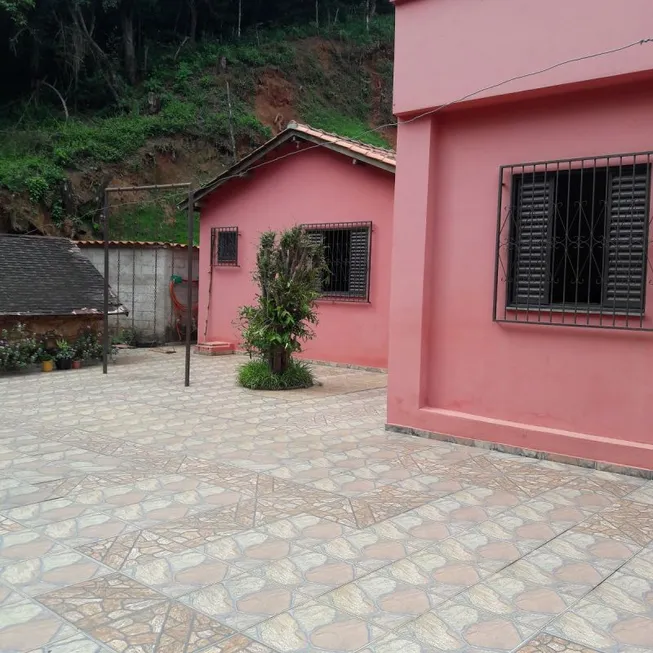 Foto 1 de Fazenda/Sítio com 4 Quartos à venda, 900m² em Zona Rural, São João Del Rei