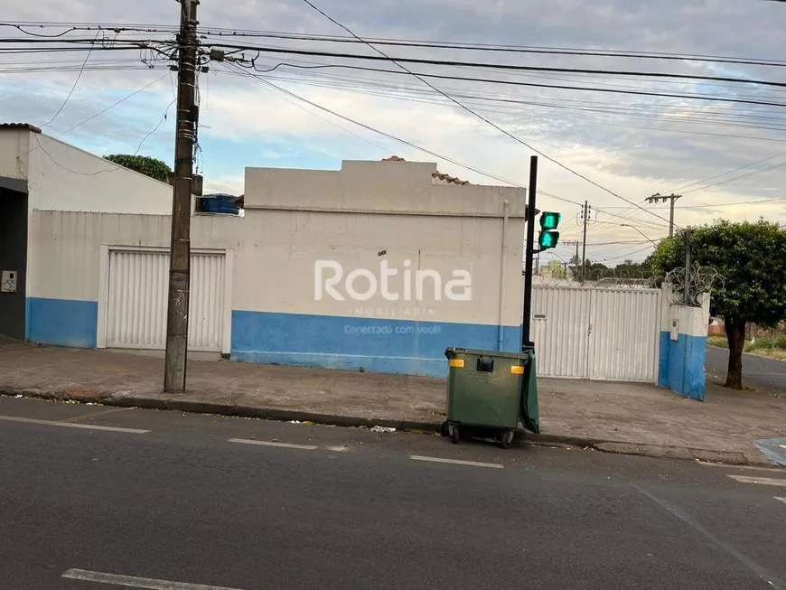 Foto 1 de Casa com 3 Quartos para alugar, 110m² em Martins, Uberlândia