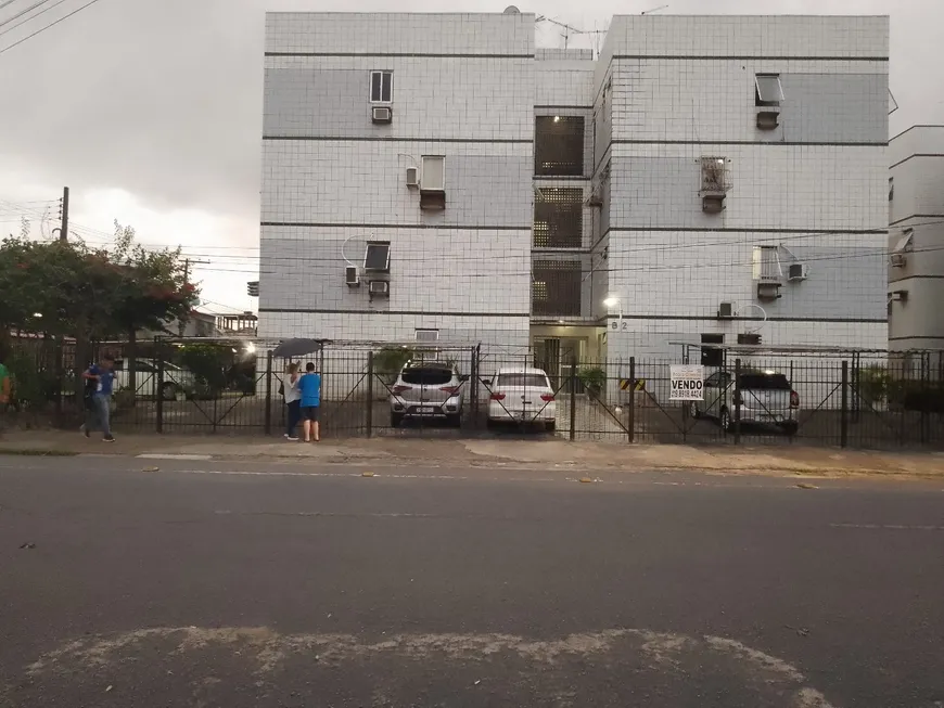 Foto 1 de Apartamento com 4 Quartos à venda, 80m² em Cordeiro, Recife
