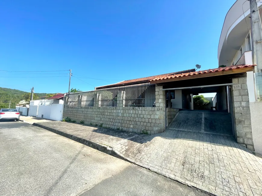 Foto 1 de Casa com 3 Quartos à venda, 160m² em Limoeiro, Brusque