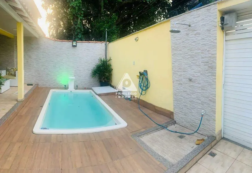 Foto 1 de Casa de Condomínio com 4 Quartos à venda, 256m² em Taquara, Rio de Janeiro