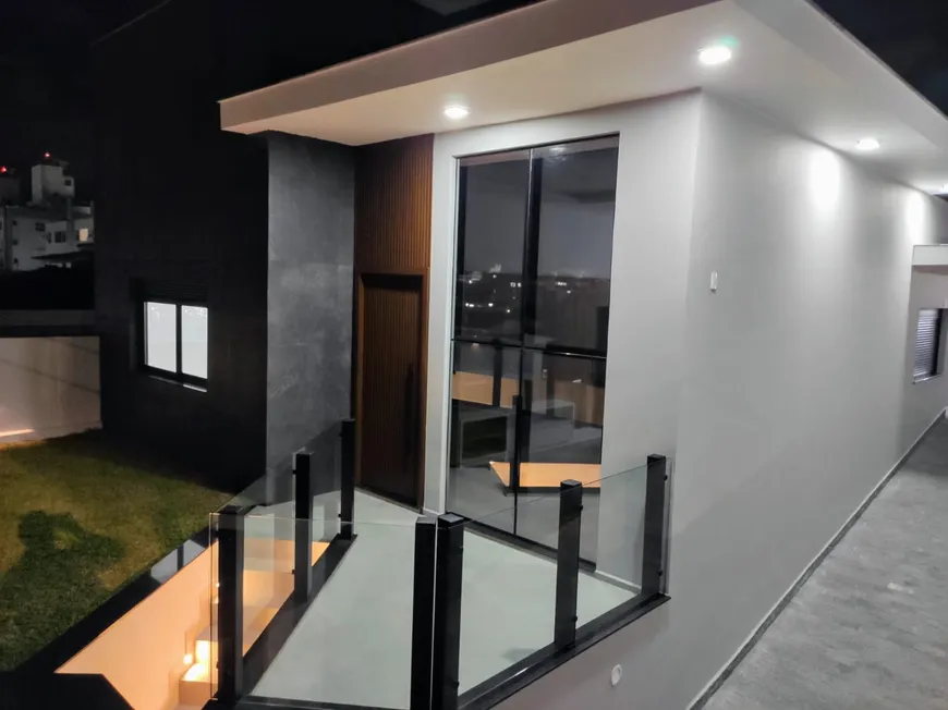 Foto 1 de Casa com 3 Quartos à venda, 200m² em Capoeiras, Florianópolis