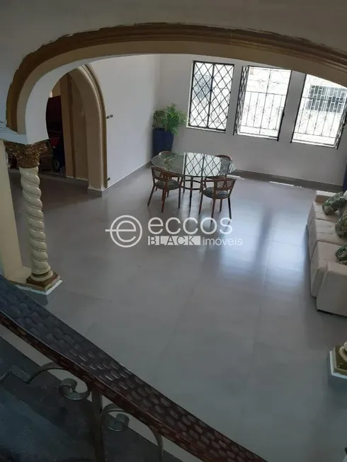 Foto 1 de Casa com 5 Quartos à venda, 650m² em Centro, Uberlândia