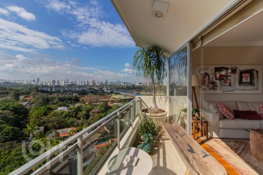 Foto 1 de Apartamento com 4 Quartos à venda, 187m² em Alto de Pinheiros, São Paulo