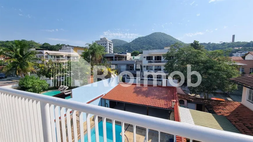 Foto 1 de Casa com 5 Quartos à venda, 303m² em  Vila Valqueire, Rio de Janeiro