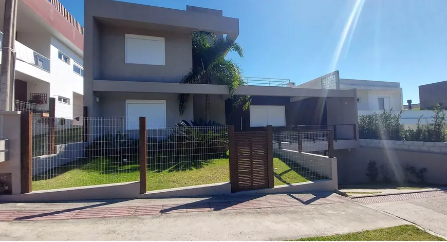 Foto 1 de Casa com 4 Quartos à venda, 260m² em Centro, Garopaba