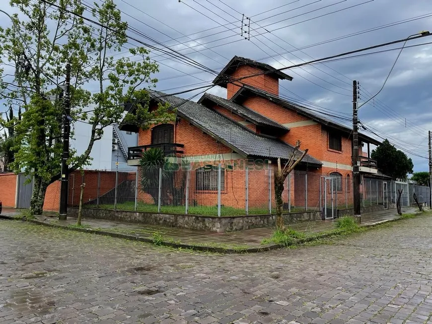 Foto 1 de Casa com 3 Quartos à venda, 386m² em Cinquentenário, Caxias do Sul