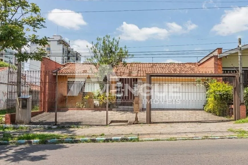 Foto 1 de Casa com 3 Quartos à venda, 225m² em Jardim Lindóia, Porto Alegre