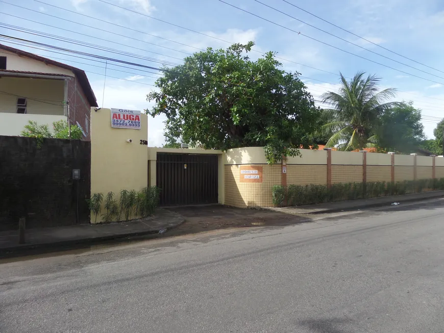 Foto 1 de Casa com 4 Quartos para alugar, 80m² em Lagoa Redonda, Fortaleza