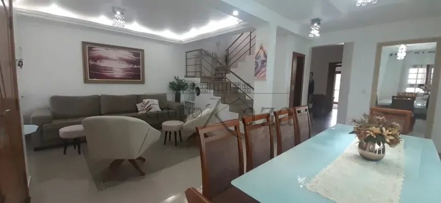 Foto 1 de Casa de Condomínio com 4 Quartos à venda, 320m² em Urbanova, São José dos Campos