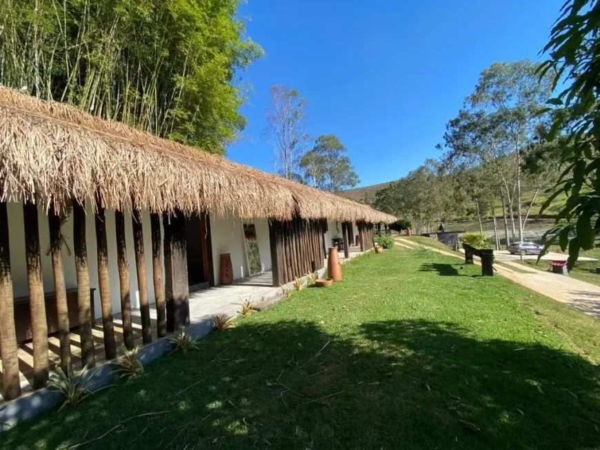 Foto 1 de Fazenda/Sítio com 3 Quartos à venda, 10m² em Pedro do Rio, Petrópolis